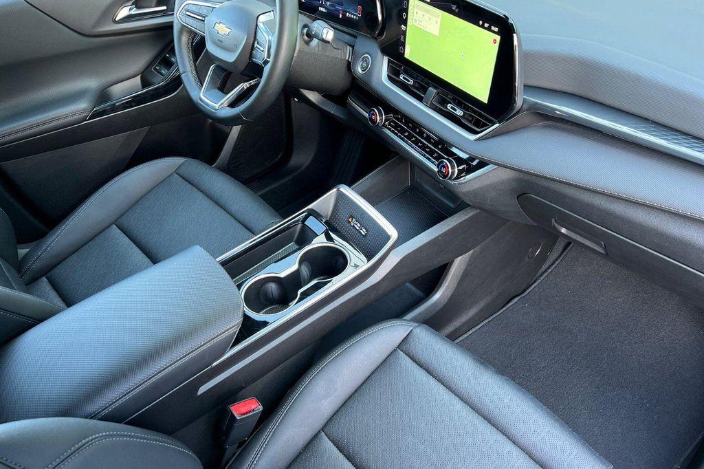 used 2025 Chevrolet Equinox car, priced at $32,300