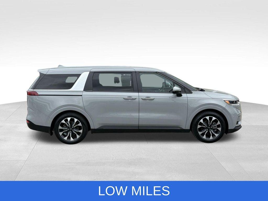 used 2024 Kia Carnival car, priced at $32,998