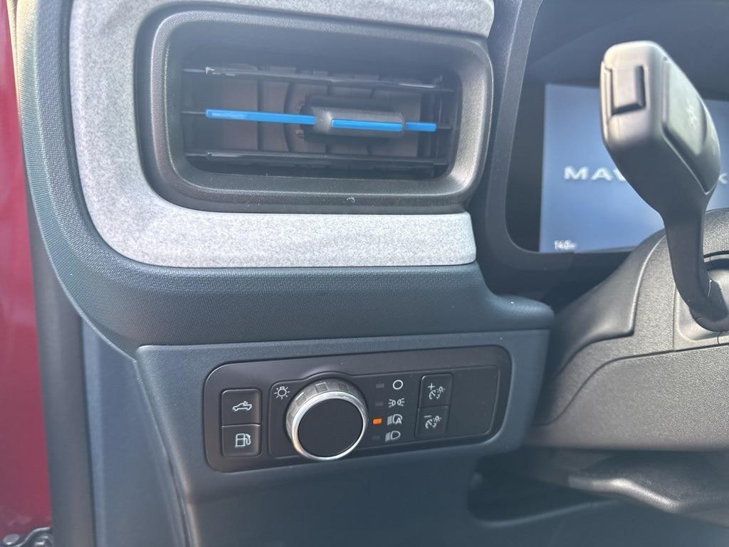 new 2025 Ford Maverick car, priced at $33,947