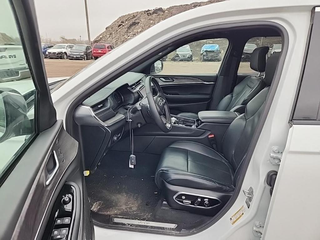 used 2025 Jeep Grand Cherokee L car, priced at $47,749