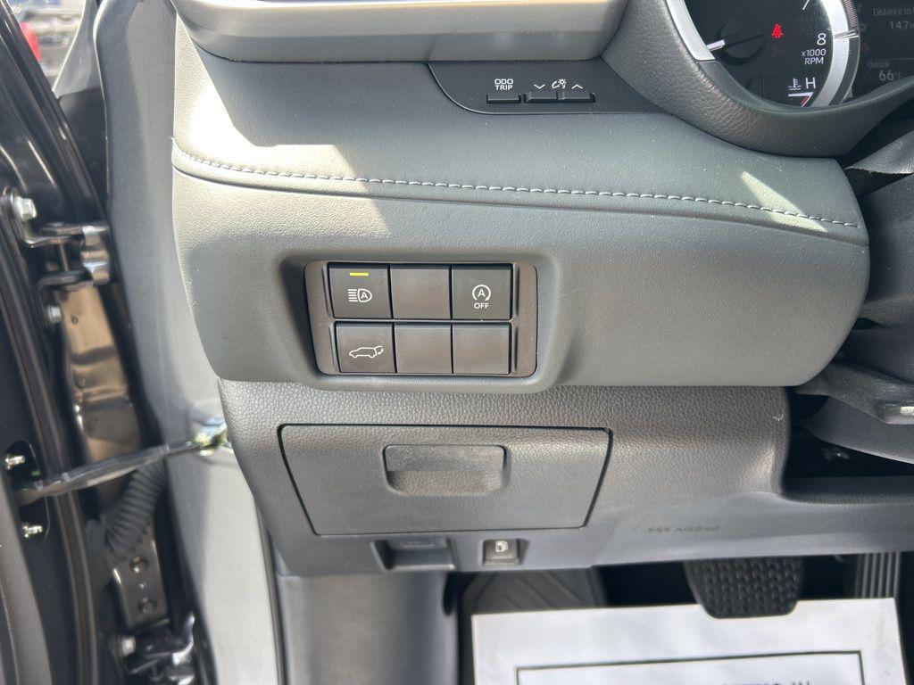 used 2023 Toyota Highlander car, priced at $36,393