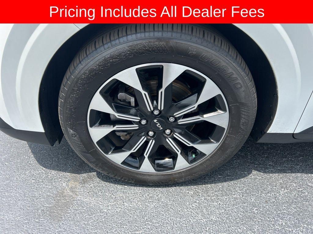 used 2024 Kia Carnival car, priced at $33,559