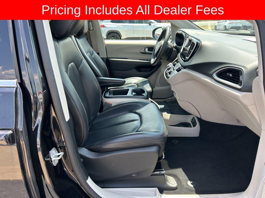 used 2024 Chrysler Pacifica car, priced at $26,816