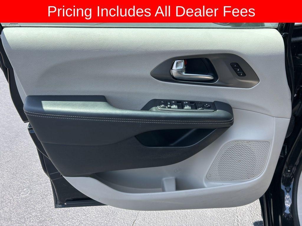 used 2024 Chrysler Pacifica car, priced at $26,816