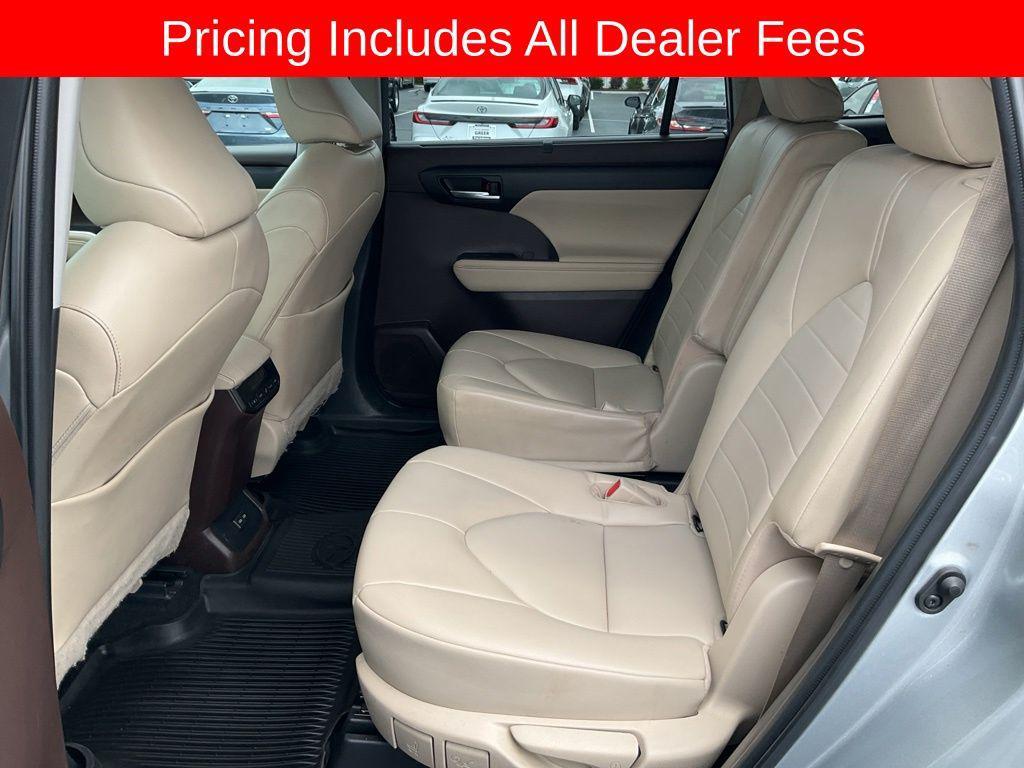 used 2022 Toyota Highlander car, priced at $31,329