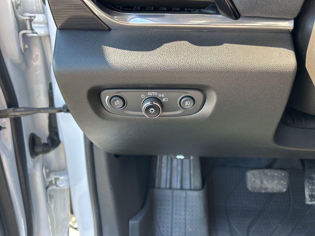 used 2021 Chevrolet Traverse car, priced at $29,344