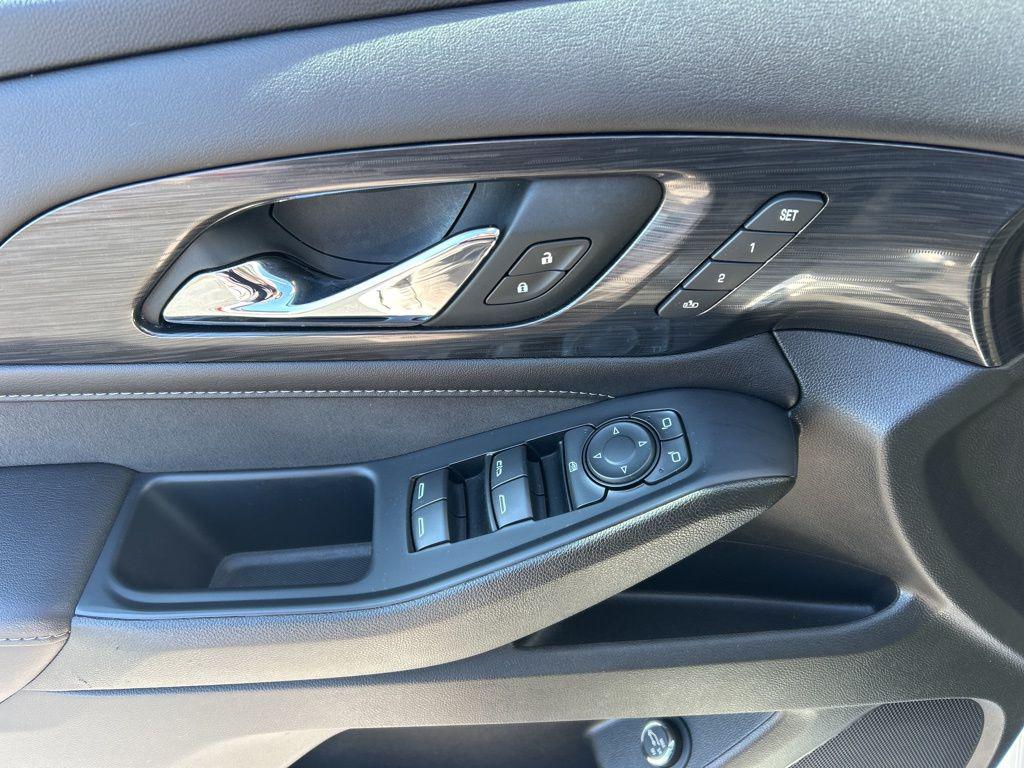 used 2021 Chevrolet Traverse car, priced at $29,344
