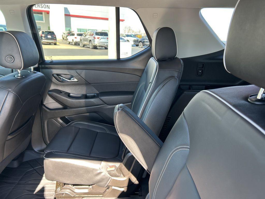 used 2021 Chevrolet Traverse car, priced at $29,344