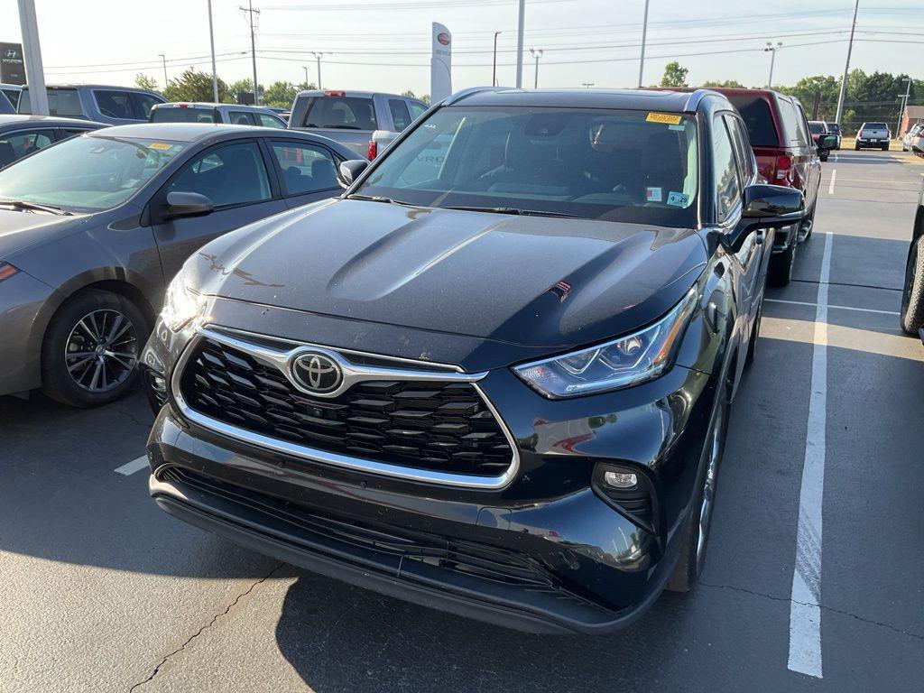 used 2024 Toyota Highlander car, priced at $44,992