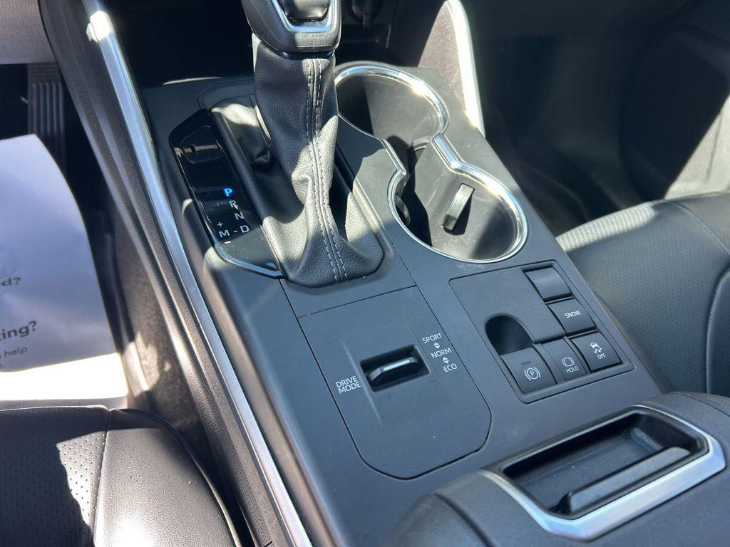 used 2024 Toyota Highlander car, priced at $38,450