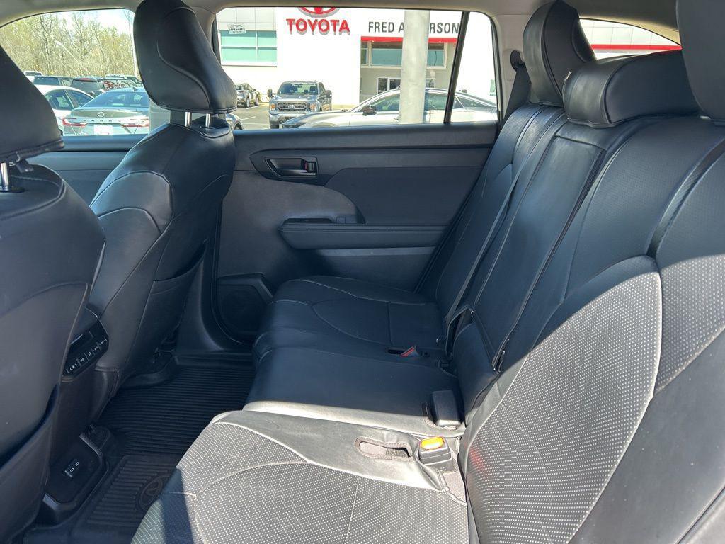 used 2024 Toyota Highlander car, priced at $38,450