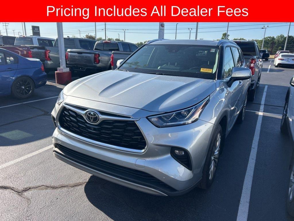 used 2022 Toyota Highlander car, priced at $35,462