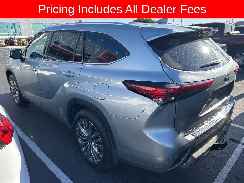 used 2022 Toyota Highlander car, priced at $35,462