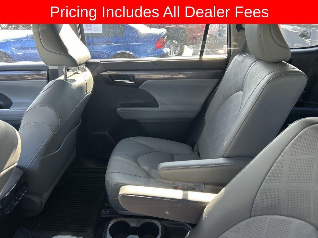 used 2022 Toyota Highlander car, priced at $35,462