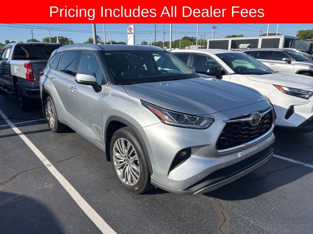 used 2022 Toyota Highlander car, priced at $35,462