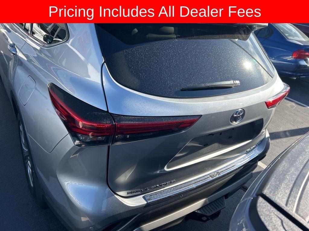 used 2022 Toyota Highlander car, priced at $35,462