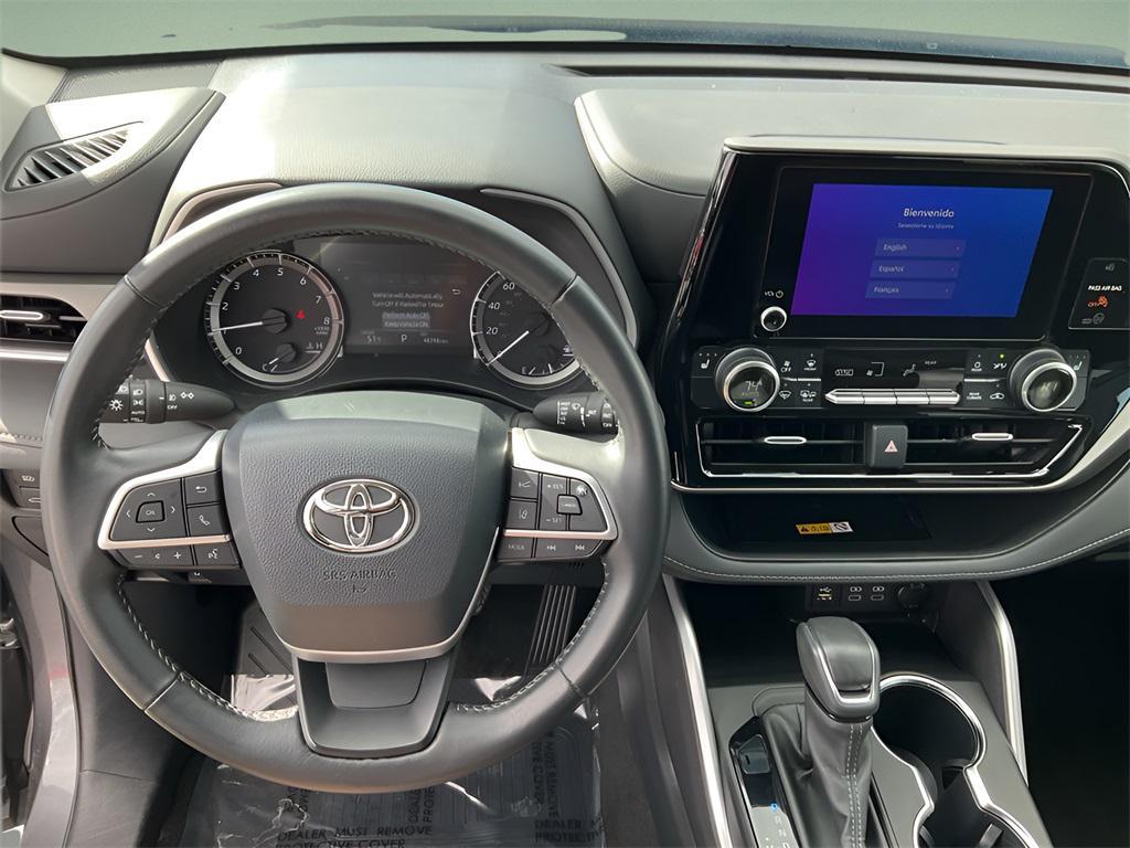 used 2024 Toyota Highlander car, priced at $35,899