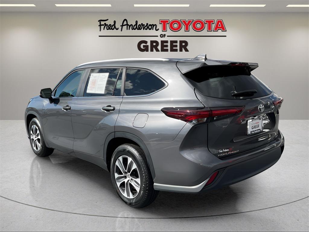 used 2024 Toyota Highlander car, priced at $35,899