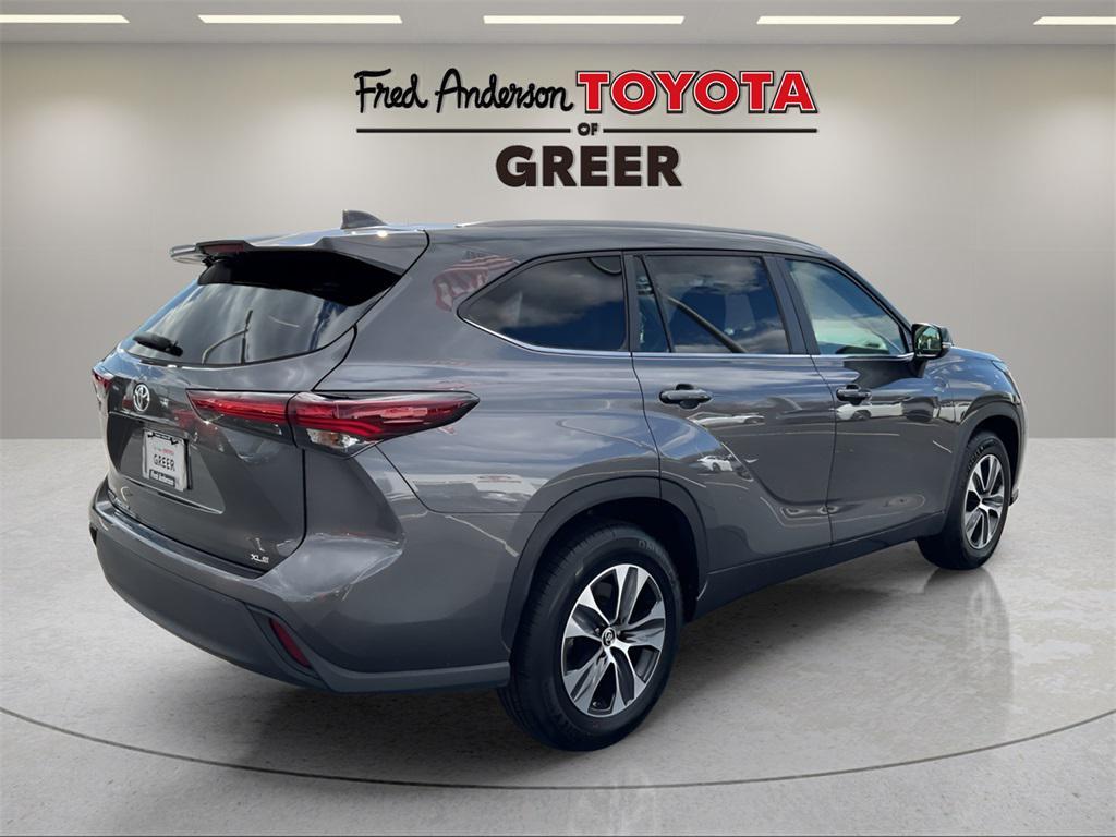used 2024 Toyota Highlander car, priced at $35,899