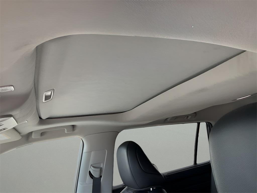 used 2024 Toyota Highlander car, priced at $35,899