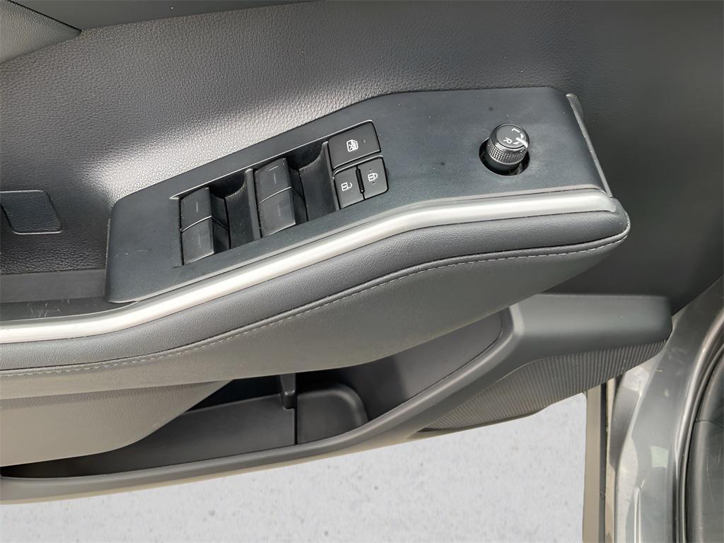 used 2024 Toyota Highlander car, priced at $35,899