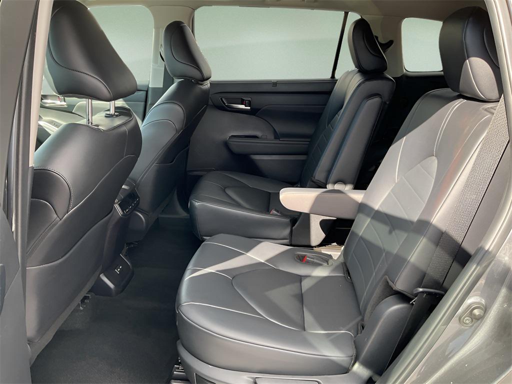 used 2024 Toyota Highlander car, priced at $35,899