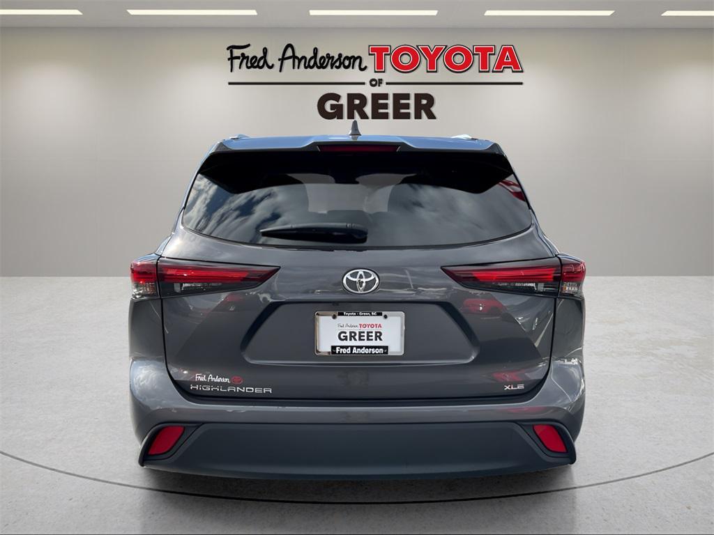 used 2024 Toyota Highlander car, priced at $35,899