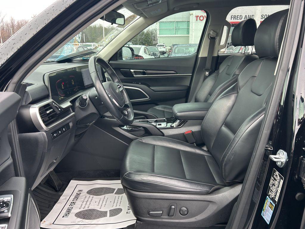 used 2024 Kia Telluride car, priced at $32,057