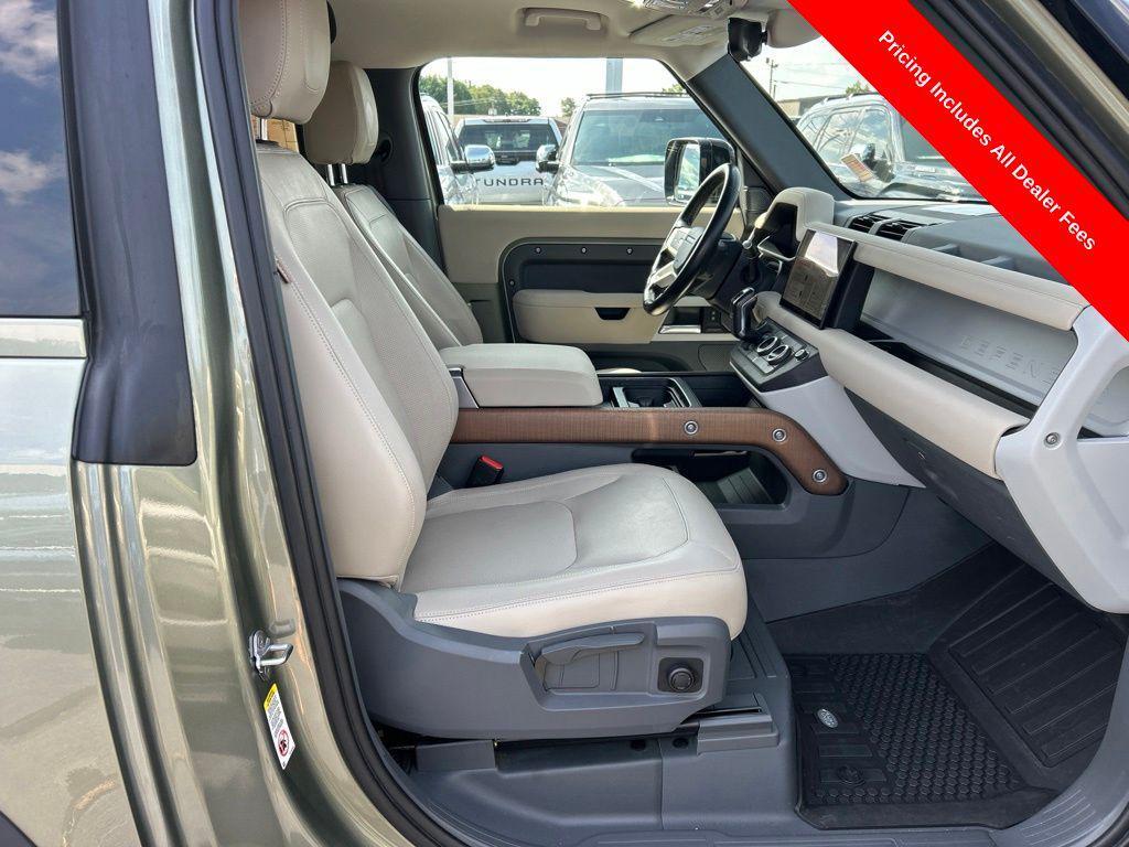Land Rover Defender view 21