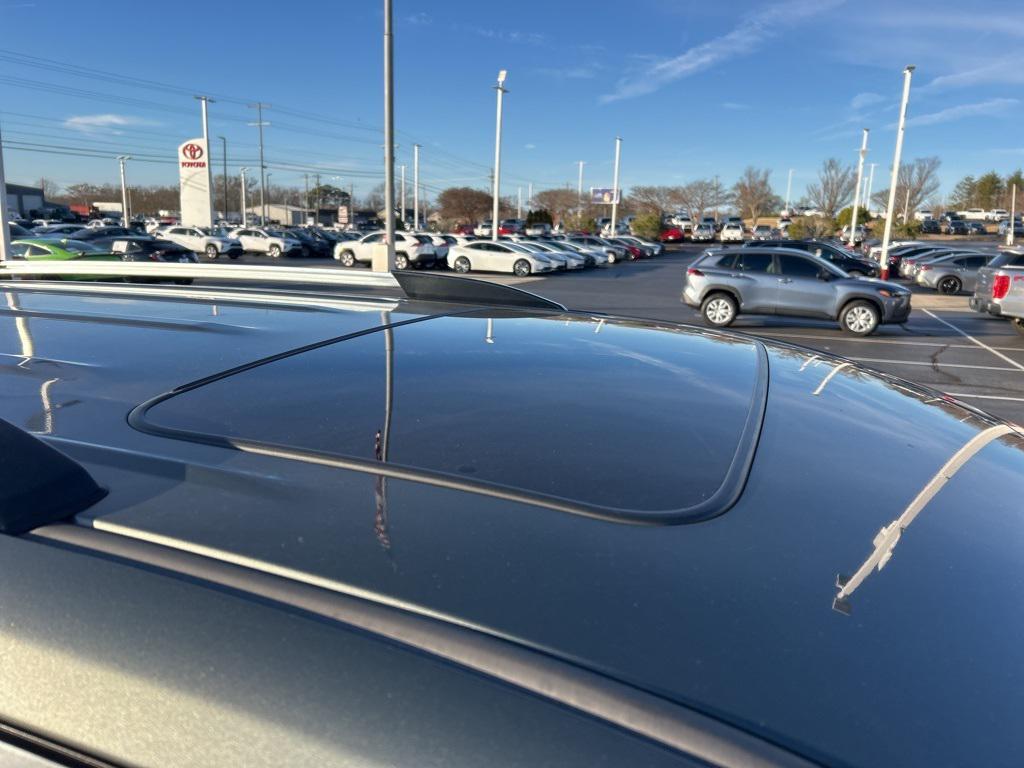 used 2012 Toyota Highlander car, priced at $13,821