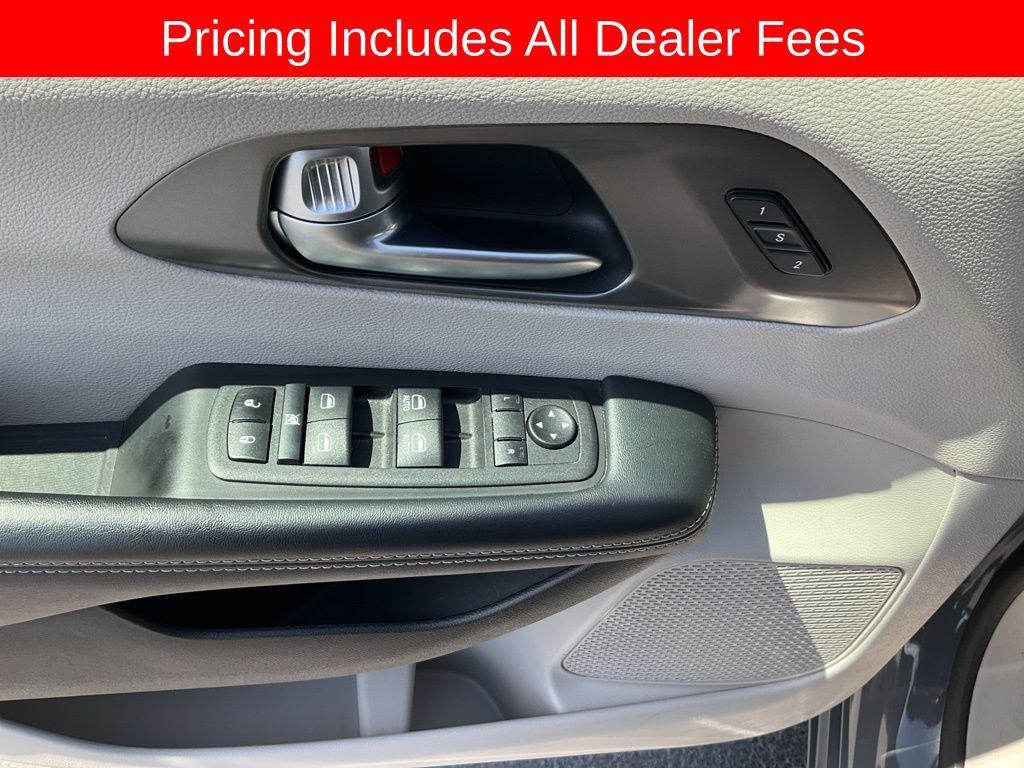 used 2023 Chrysler Pacifica car, priced at $24,677