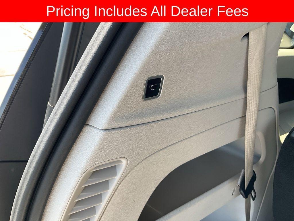 used 2023 Chrysler Pacifica car, priced at $24,677