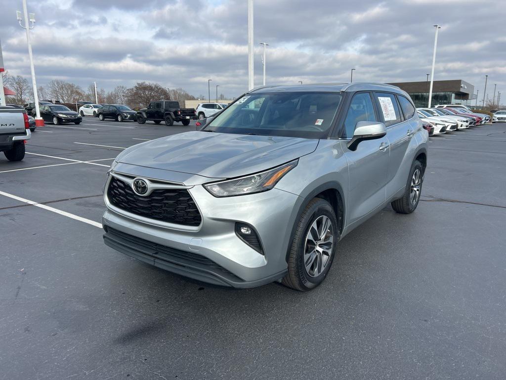 used 2024 Toyota Highlander car, priced at $35,672