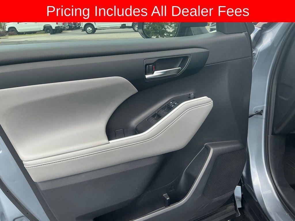 used 2021 Toyota Highlander car, priced at $30,697