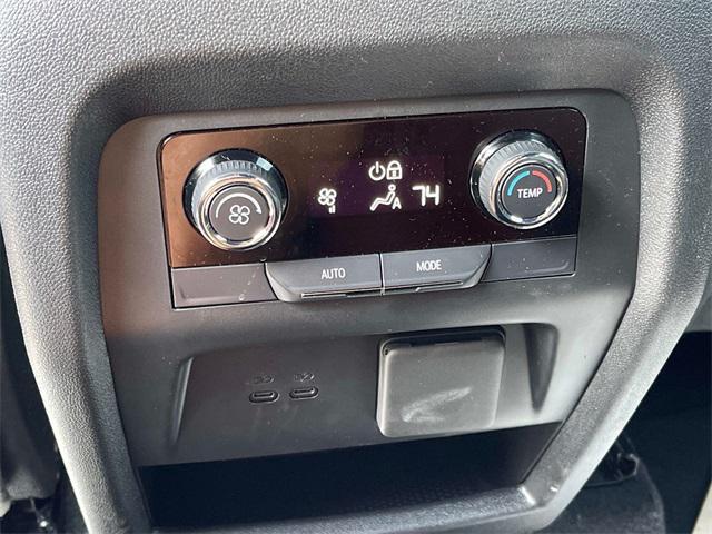 new 2025 Chevrolet Traverse car, priced at $40,000