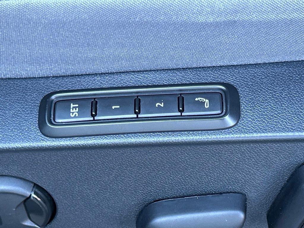 used 2023 Volkswagen ID.4 car, priced at $21,991