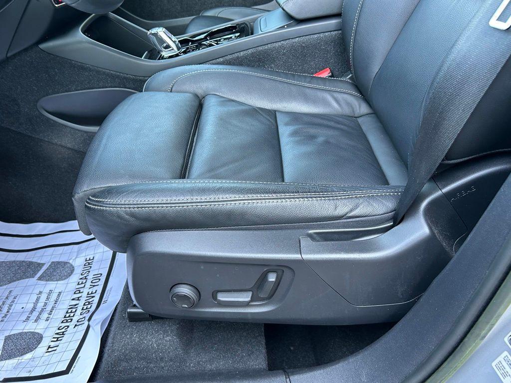 used 2023 Volvo XC40 car, priced at $26,994