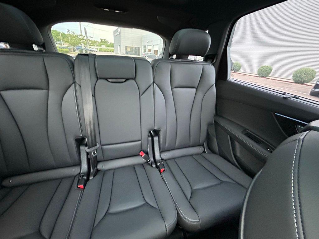 new 2026 Audi Q7 car, priced at $67,918