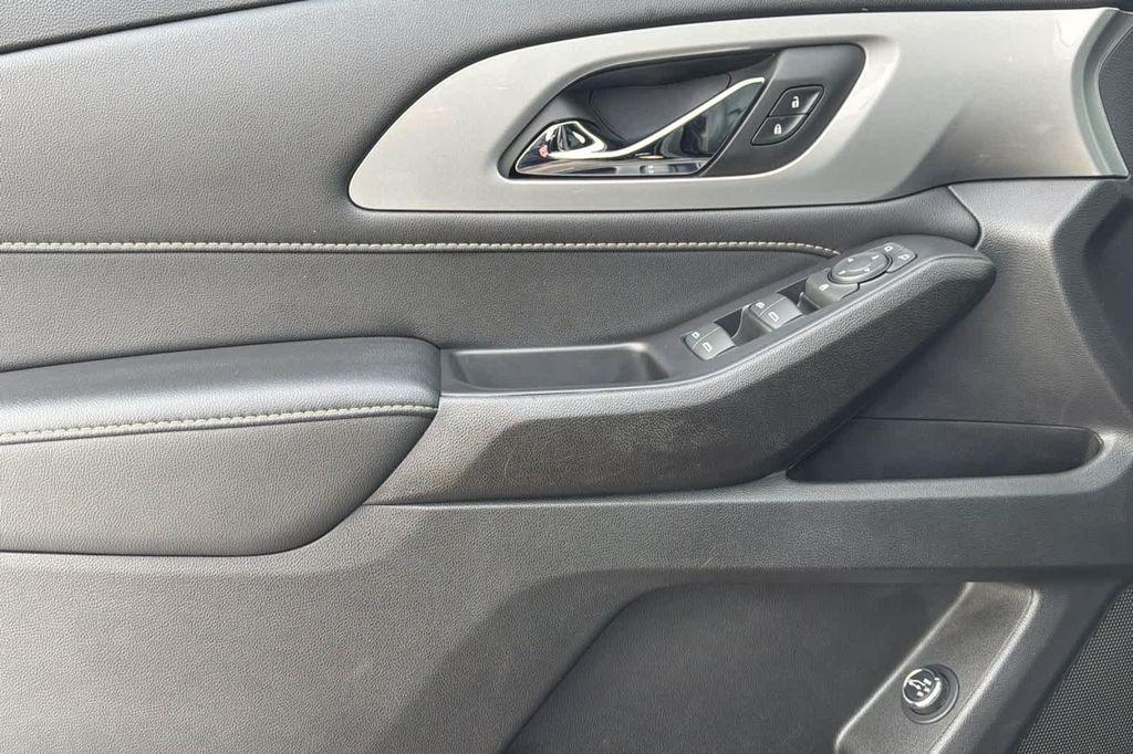 used 2022 Chevrolet Traverse car, priced at $23,999