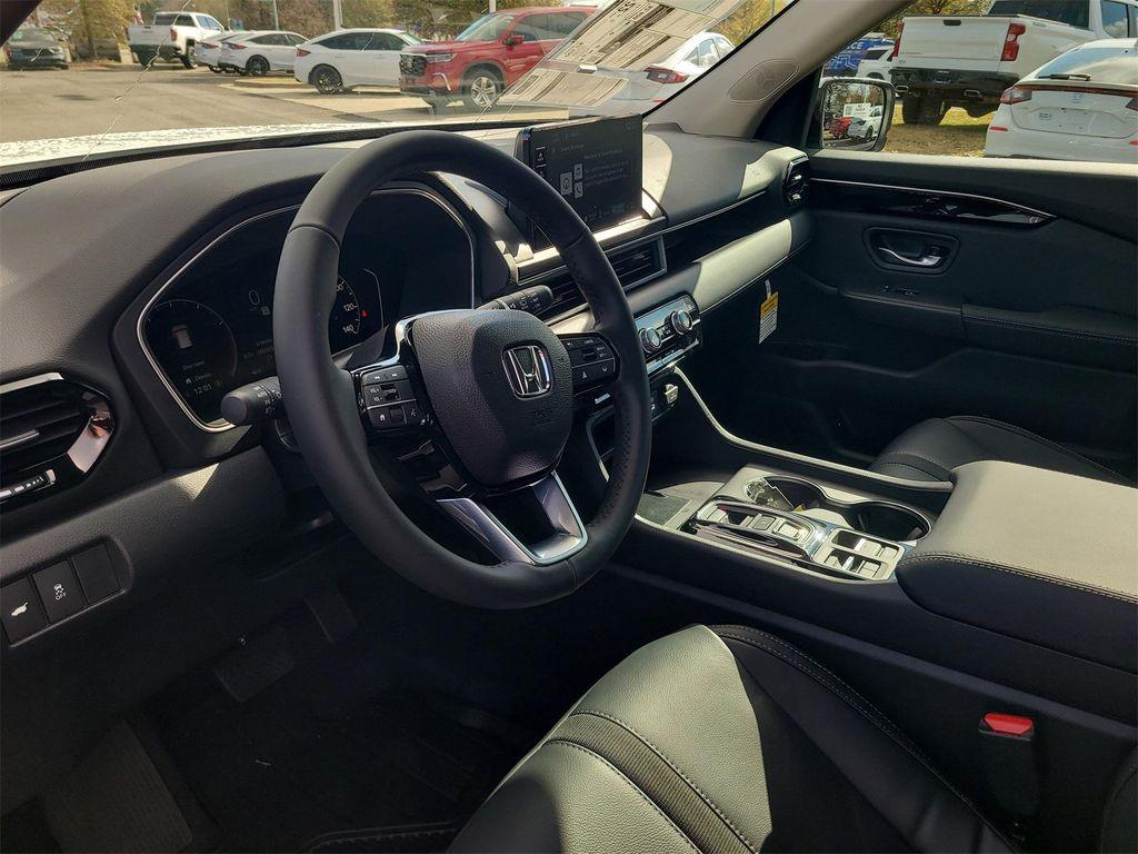 new 2025 Honda Pilot car, priced at $45,450