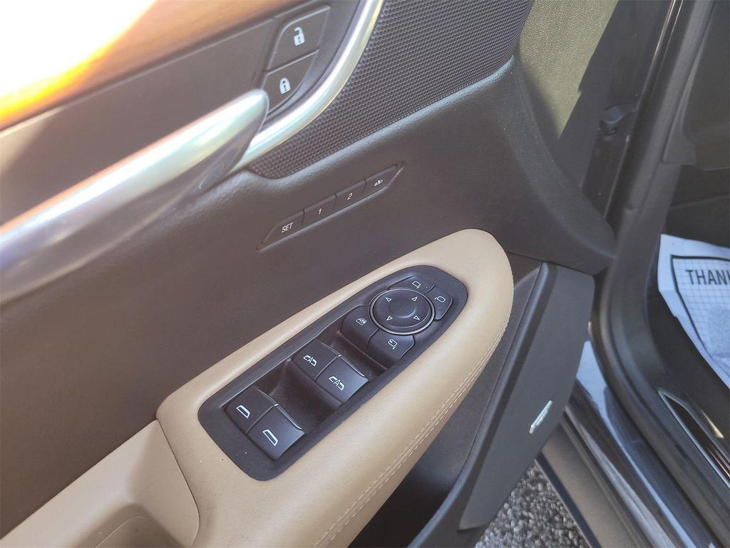 used 2017 Cadillac XT5 car, priced at $19,175