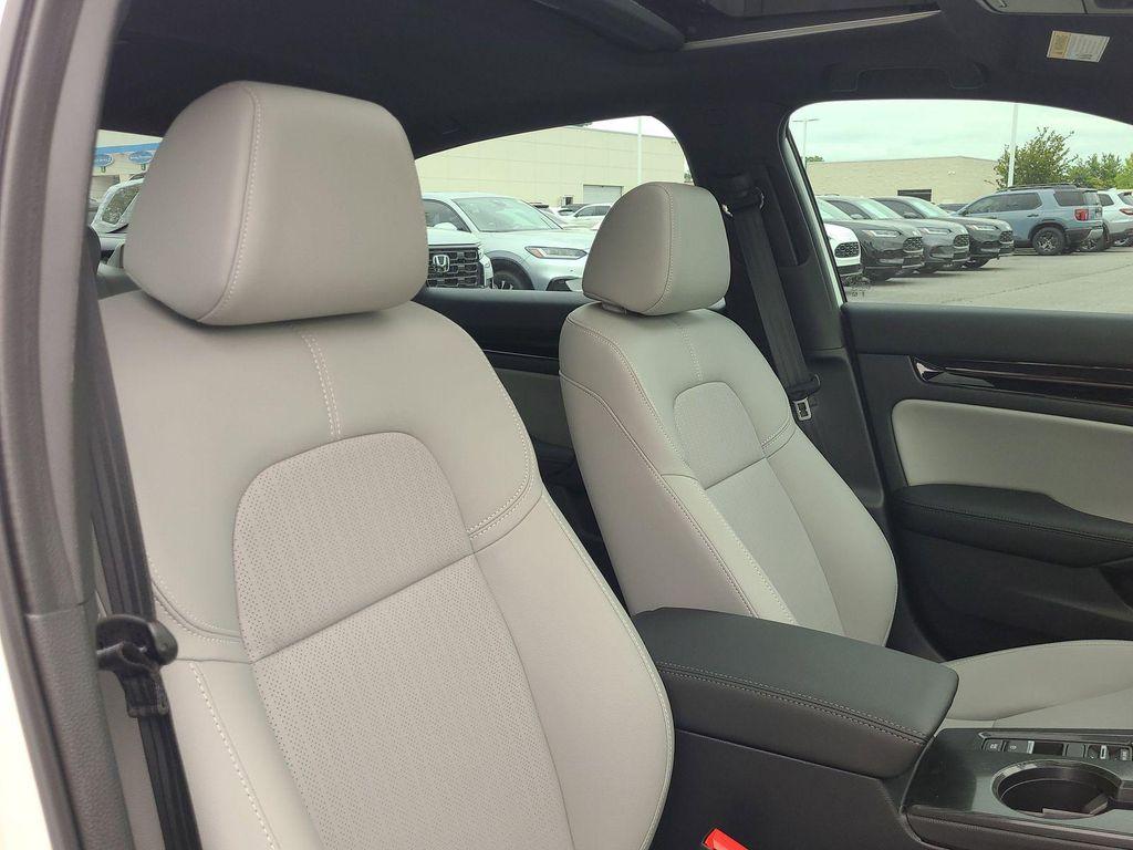 new 2026 Honda Civic Hybrid car, priced at $33,545