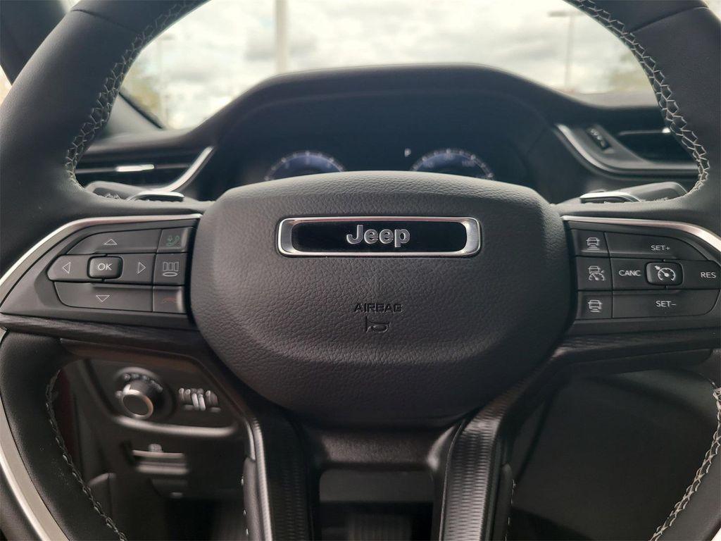 used 2025 Jeep Grand Cherokee car, priced at $34,359