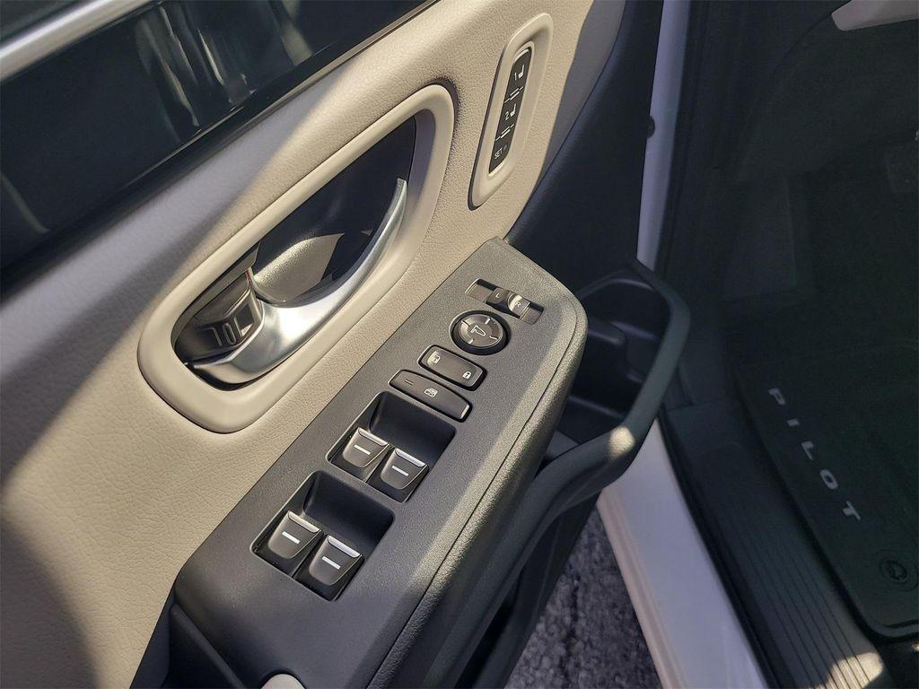 new 2025 Honda Pilot car, priced at $51,550