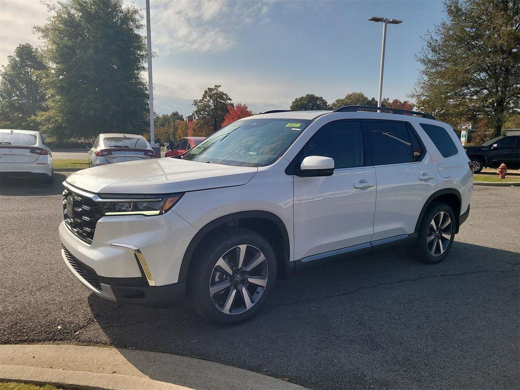 new 2025 Honda Pilot car, priced at $51,550