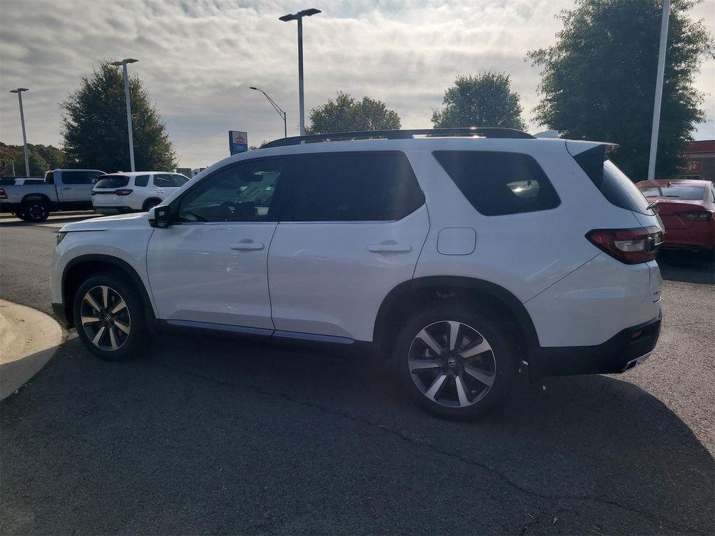 new 2025 Honda Pilot car, priced at $51,550