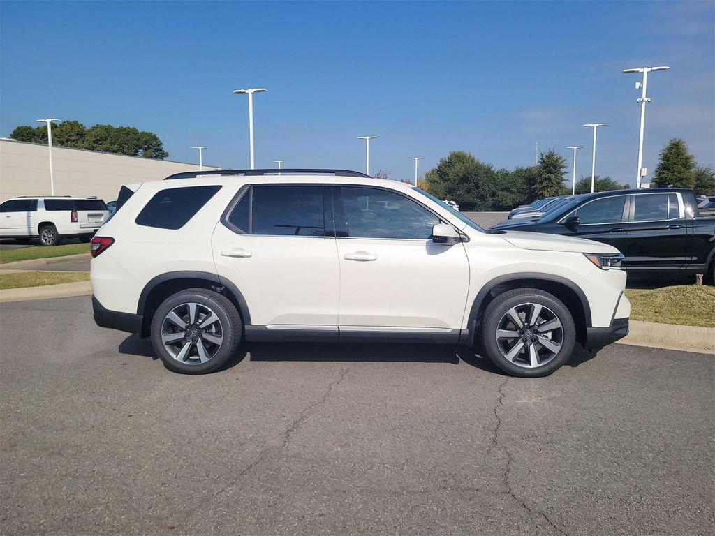 new 2025 Honda Pilot car, priced at $51,550