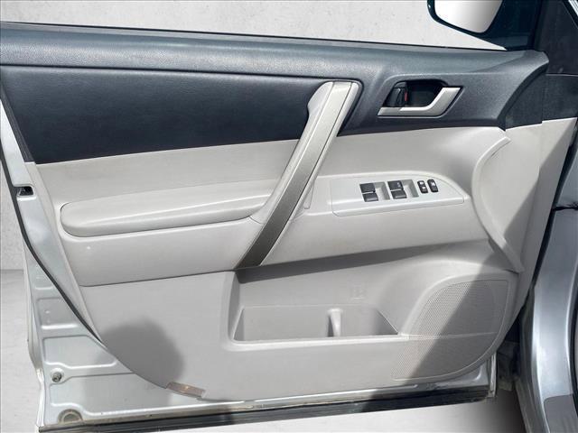 used 2013 Toyota Highlander car, priced at $13,790
