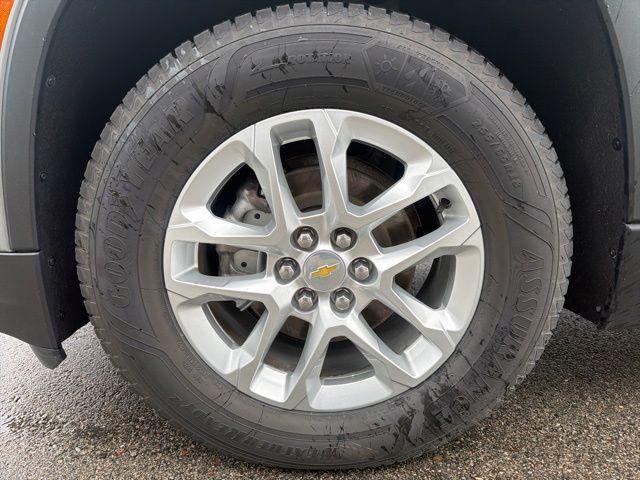 used 2023 Chevrolet Traverse car, priced at $22,301