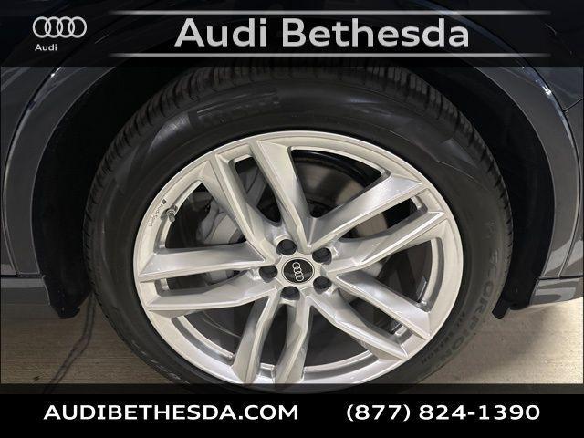 new 2025 Audi Q7 car, priced at $76,440